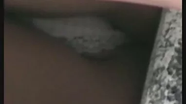 Oturma odasında seks yapan Koreli bir kız tombul kadın porno casusluk