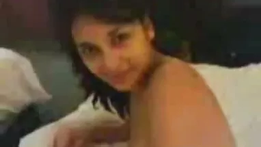 Büyük sandalyede pornoşisman striptiz