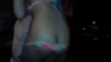 Başkalarının önünde güzel sarışın obez şişman porno